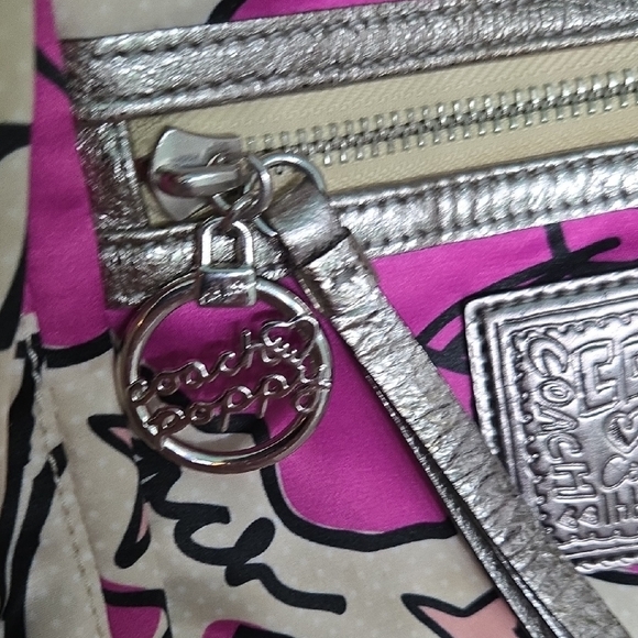 V-DAY SALE! Coach Poppy Floral Pink and Silver Tote EUC - Picture 12 of 16